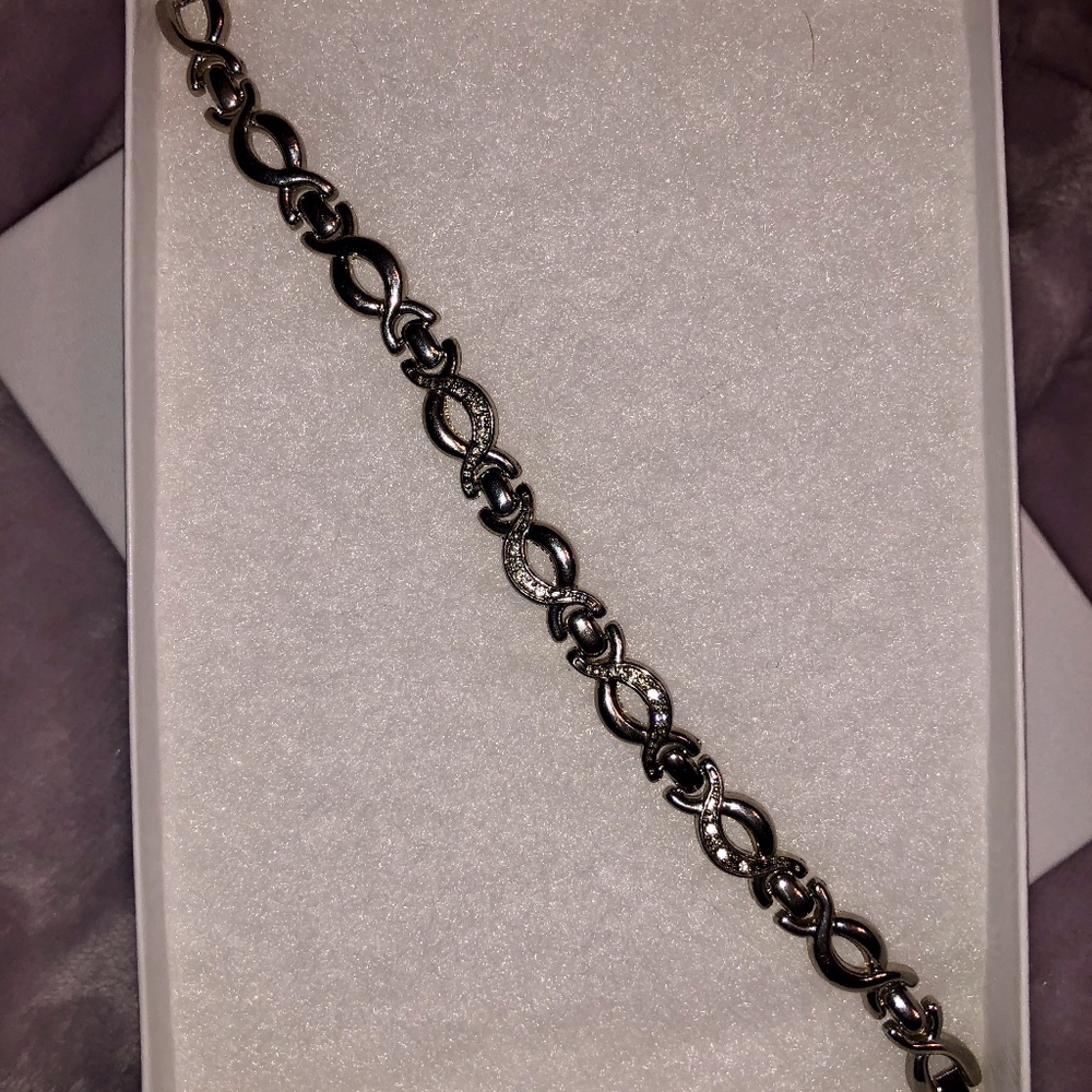 Chain Bracelet w/CZ Small Diamond Accents